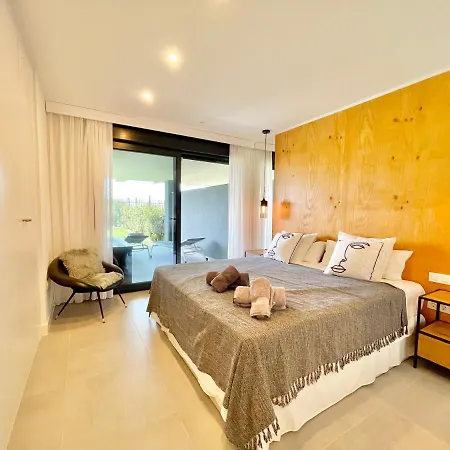 Oasis 325 Luxurious 3-Bdr Apartment Close To Marbella Daire