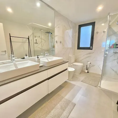 Oasis 325 Luxurious 3-Bdr Apartment Close To Marbella Daire Estepona
