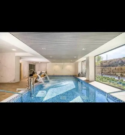 Oasis 325 Luxurious 3-Bdr Apartment Close To Marbella * Estepona