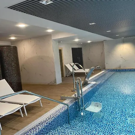 Oasis 325 Luxurious 3-Bdr Apartment Close To Marbella Apartment *